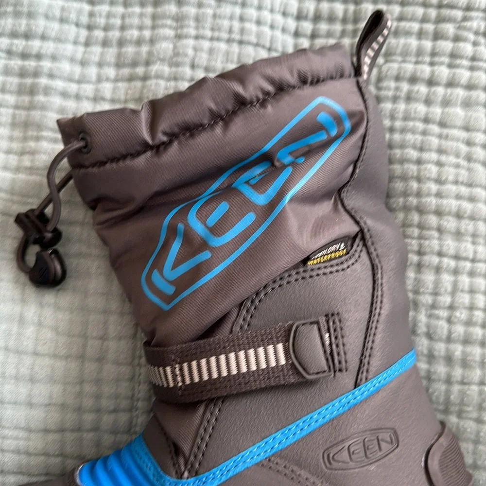 KEEN Kids' Black and Blue Snow Boots - Picture 5 of 11
